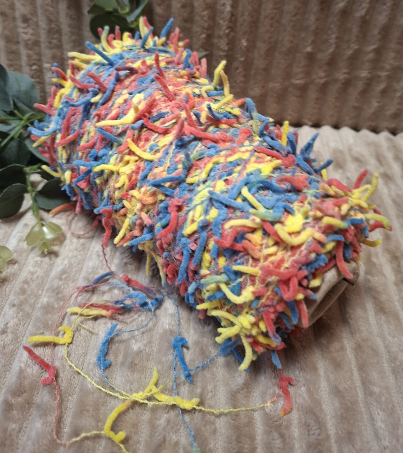 Siūlai su dekoratyvia tekstūra – kilpiniai ir lengvi (50 g)