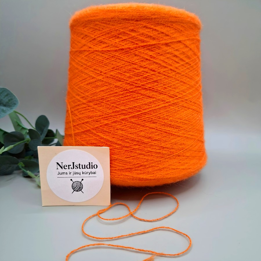 Super Kid Mohair ir vilnos siūlai – ypač švelnūs ir purūs ESSENZA (100 g)