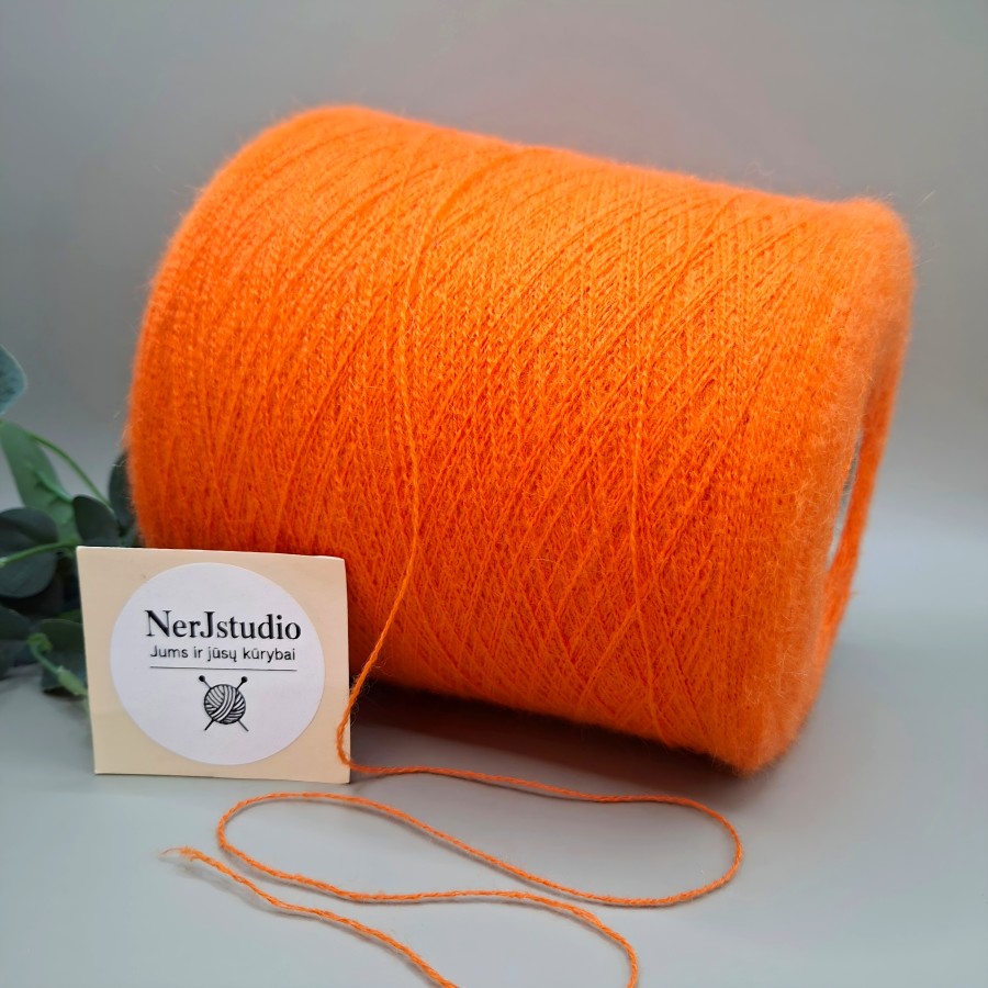 Super Kid Mohair ir vilnos siūlai – ypač švelnūs ir purūs ESSENZA (100 g)
