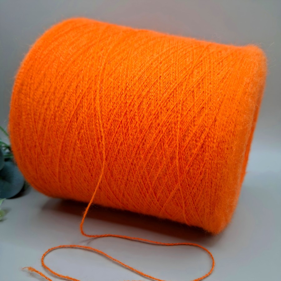 Super Kid Mohair ir vilnos siūlai – ypač švelnūs ir purūs ESSENZA (100 g)