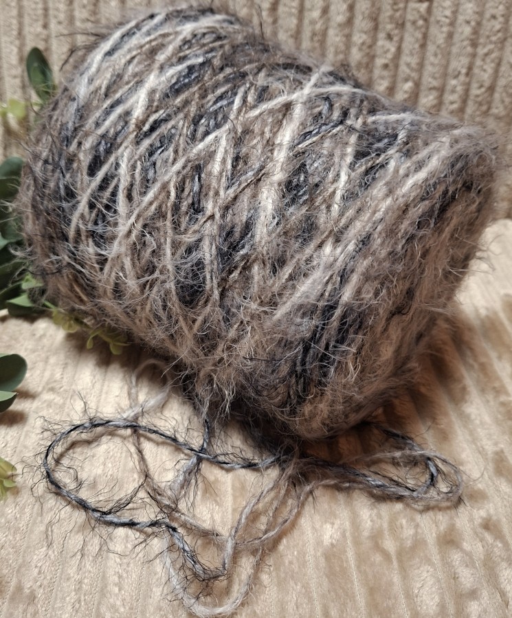 Tekstūriniai siūlai „žolytė“ su merino vilna ir alpaka – melanžiniai (50 g)