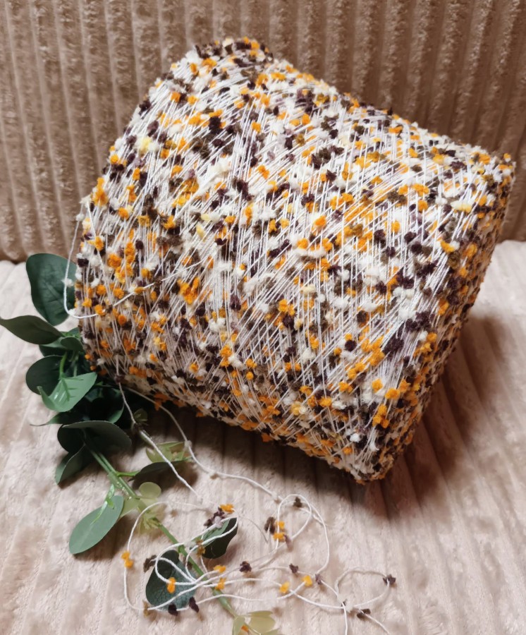 Melanžiniai siūlai „Pumpurėliai“ – dekoratyvūs ir tekstūriniai (50 g)