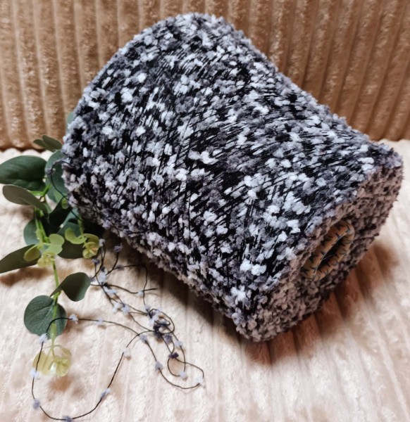 Melanžiniai siūlai „Pumpurėliai“ – dekoratyvūs ir tekstūriniai (100 g)