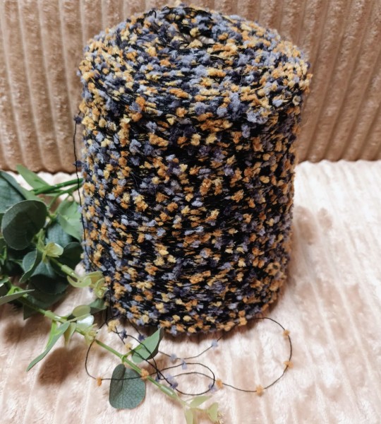 Melanžiniai siūlai „Pumpurėliai“ – dekoratyvūs ir tekstūriniai (50 g)