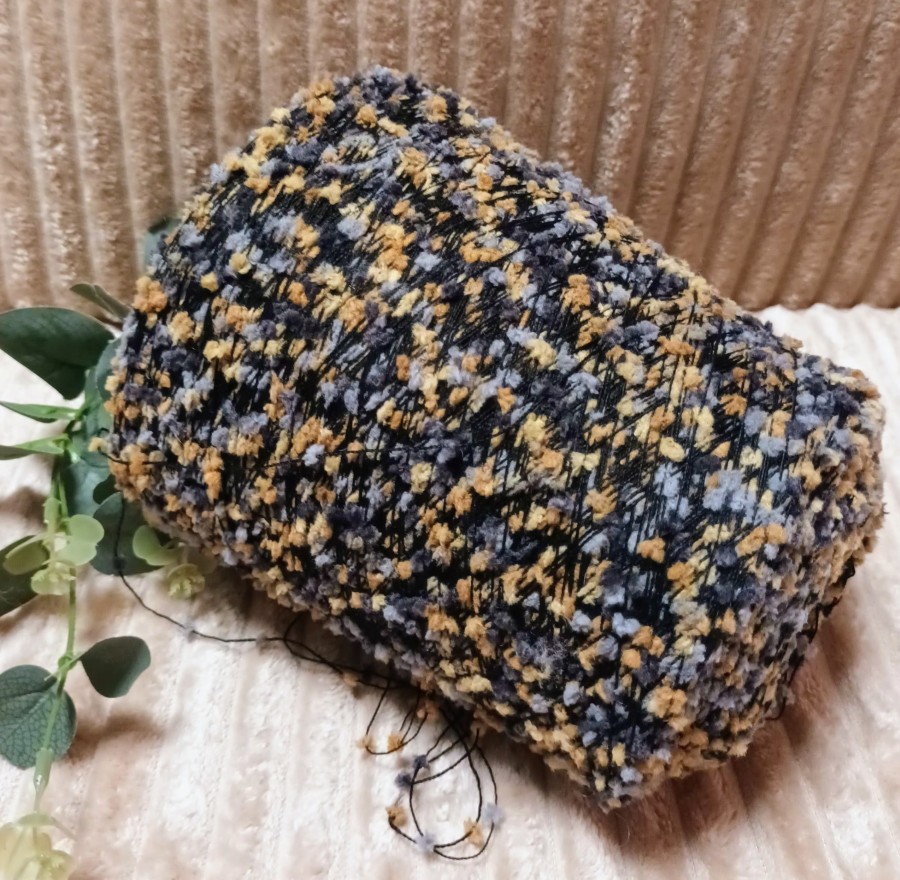 Melanžiniai siūlai „Pumpurėliai“ – dekoratyvūs ir tekstūriniai (50 g)