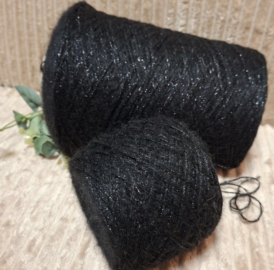 Moherio siūlai su blizgia gija – juodi  (100 g)