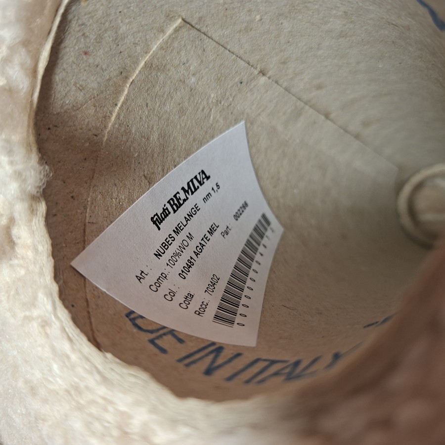 Vilnos buklė siūlai – natūralūs ir faktūriški (100 g)