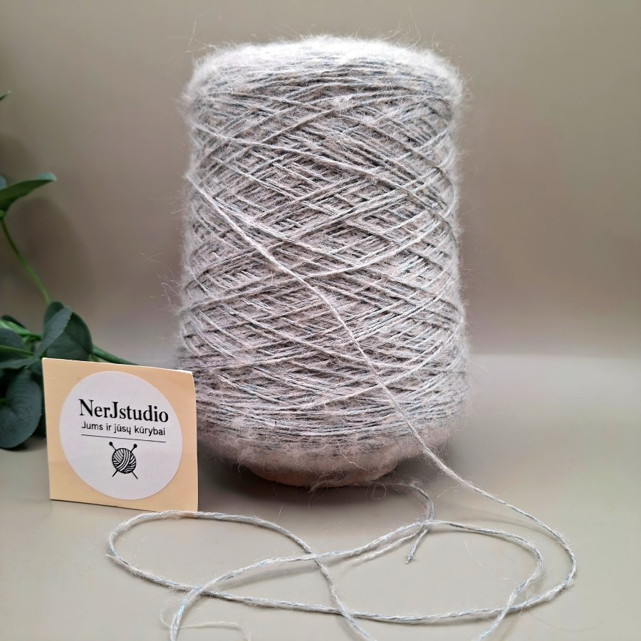 Faktūriniai siūlai – lengvi ir stilingi (100 g) Faktūriniai siūlai – lengvi ir stilingi (100 g)