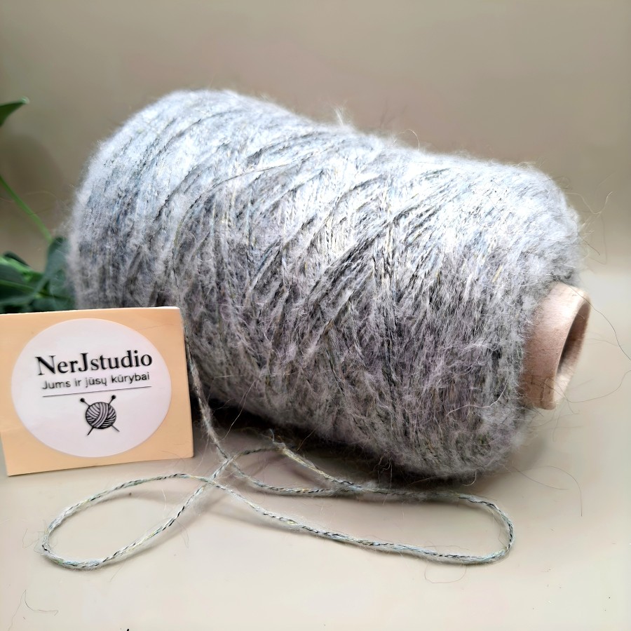 Faktūriniai siūlai – lengvi ir stilingi (100 g) Faktūriniai siūlai – lengvi ir stilingi (100 g)