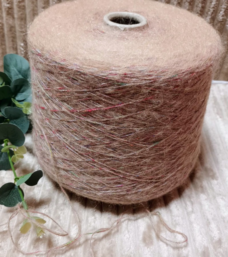 Itališki melanžiniai siūlai – lengvi ir švelnūs (100 g)