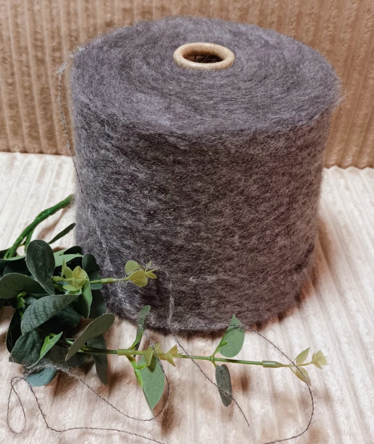 Siūlai su alpaka – lengvi ir pūkuoti (100 g)