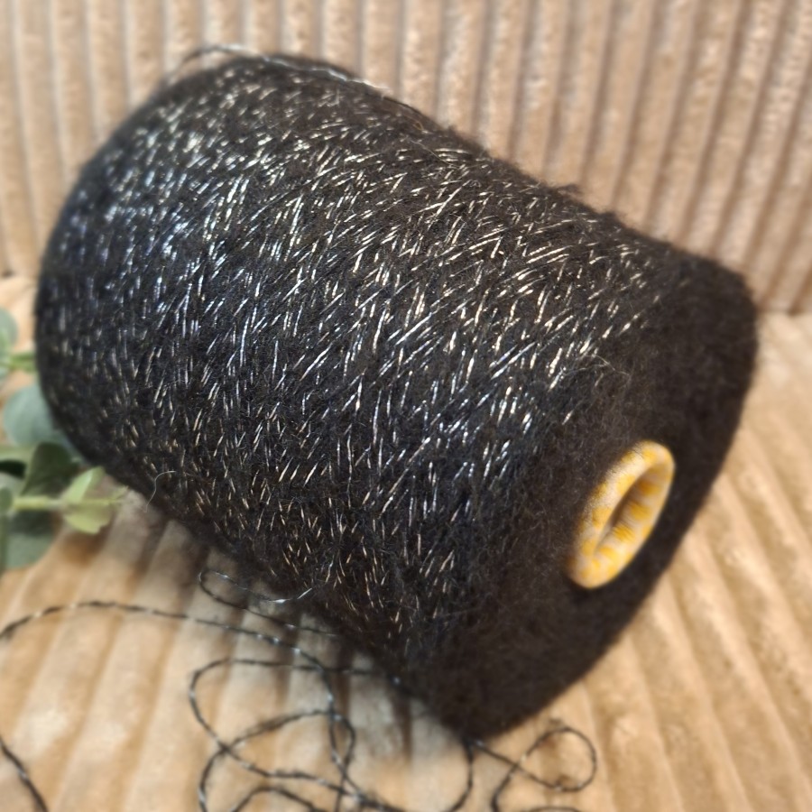 Kid Mohair siūlai – purūs ir subtiliai žvilgantys GLIMMER (100 g)