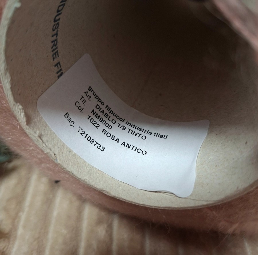 Kid moherio siūlai DIABLO – purūs ir itin švelnūs (100 g)