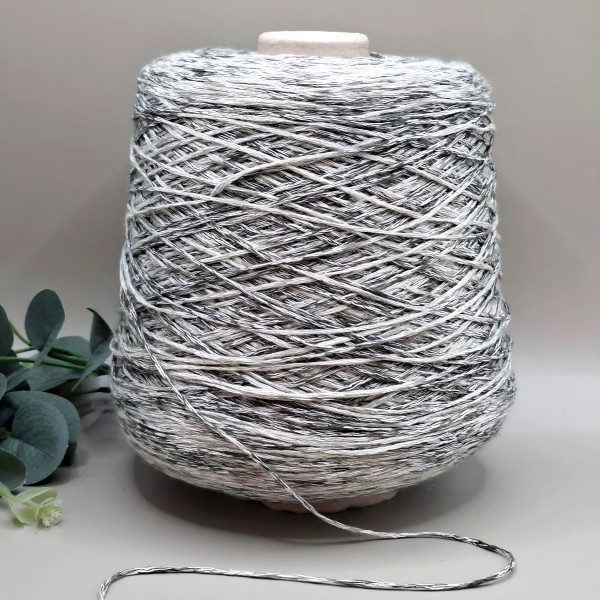 Medvilnė ir viskozė – švelnūs, blizgūs siūlai (100 g)