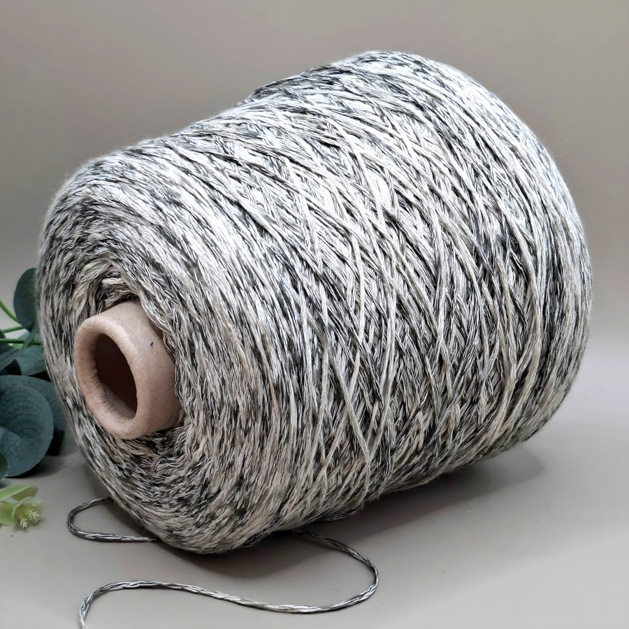 Medvilnė ir viskozė – švelnūs, blizgūs siūlai (100 g)