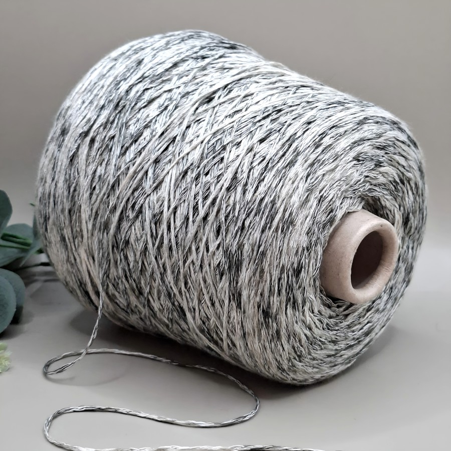 Medvilnė ir viskozė – švelnūs, blizgūs siūlai (100 g)