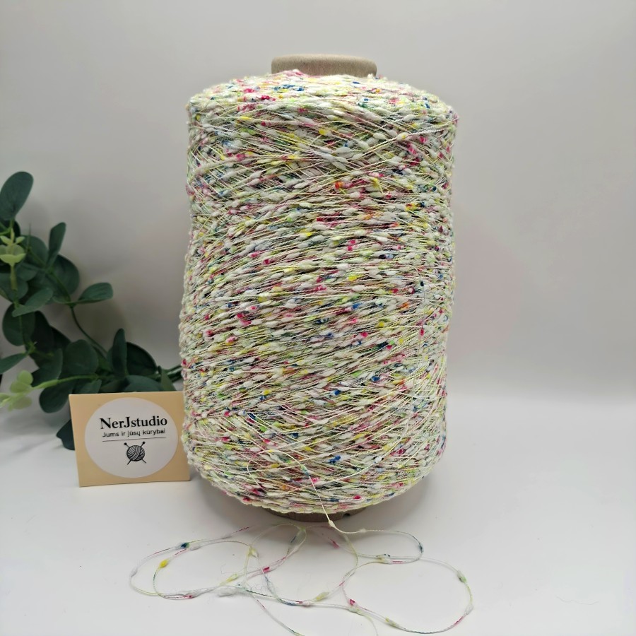 Medvilnė su spalvotais pumpuriukais – akcentinis siūlas (100 g) Medvilnė su spalvotais pumpuriukais – akcentinis siūlas (100 g)