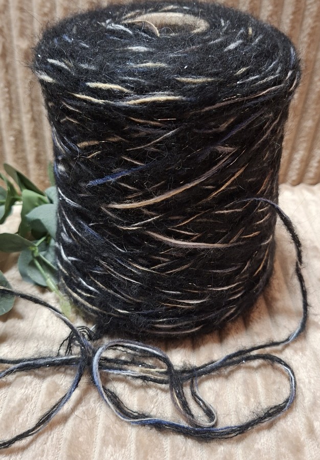 Melanžiniai siūlai – su sidabrine gija (350 g)