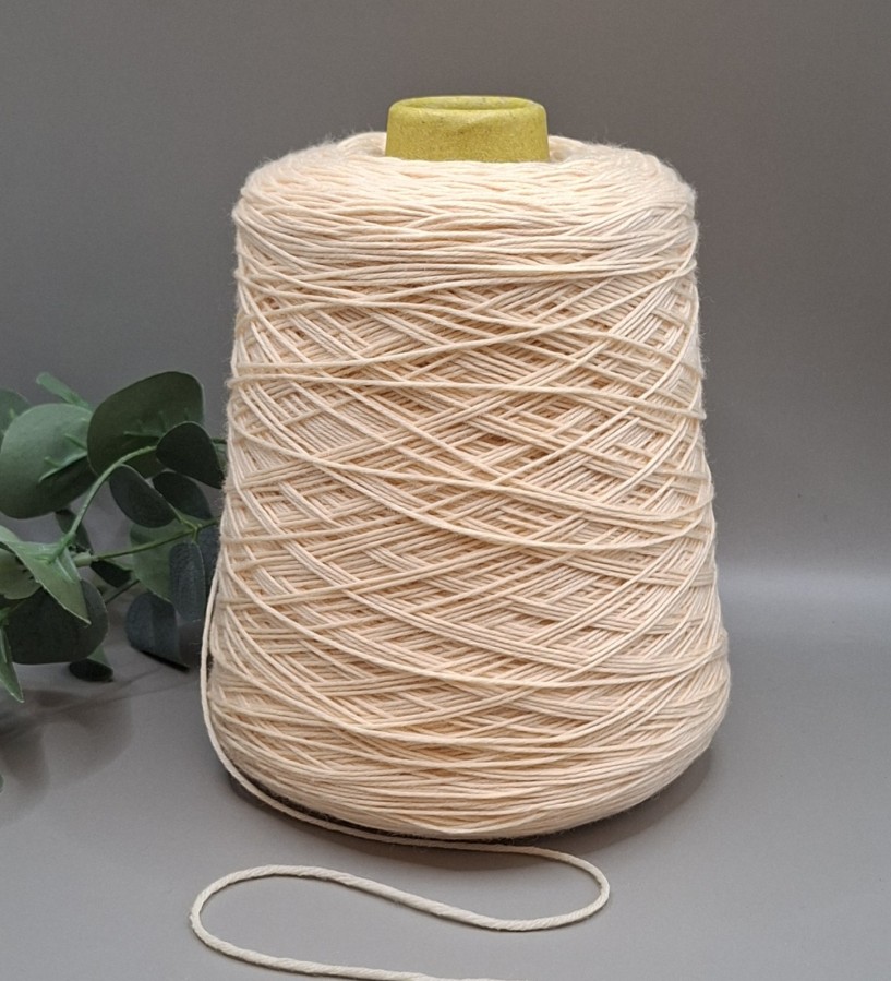 Merino vilnos siūlai – šviesiai kreminiai, lygūs SUDWOLLE SUPER (100 g)