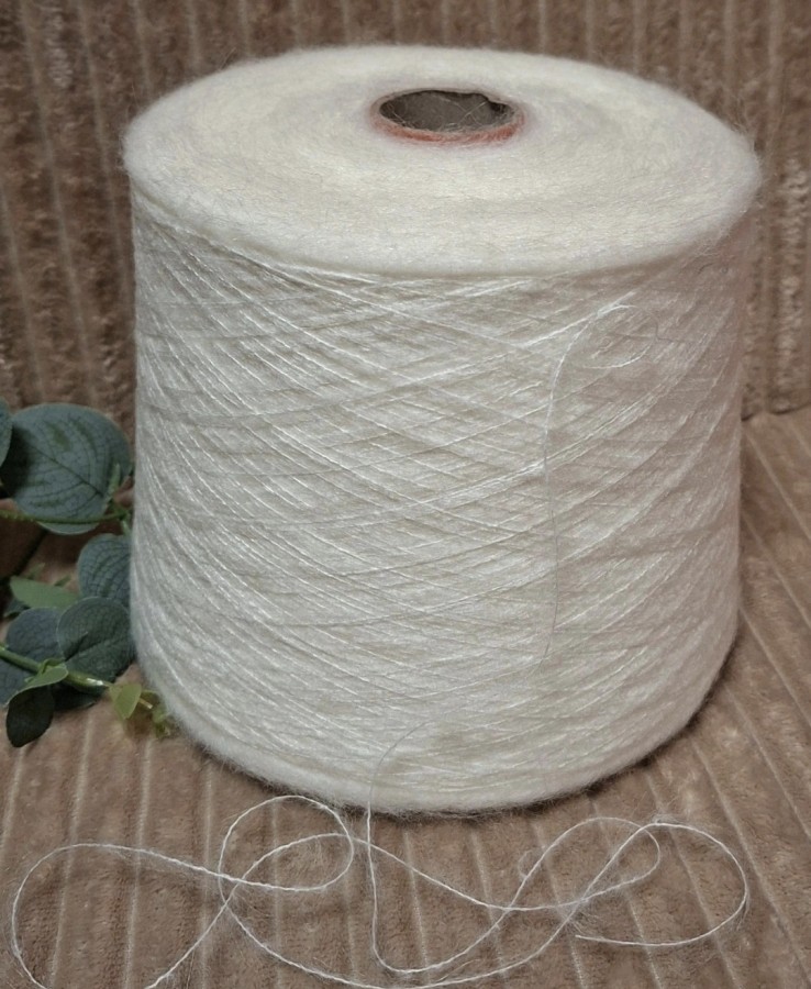 Moherio siūlai Virginia – balti ir pūkuoti (100 g)