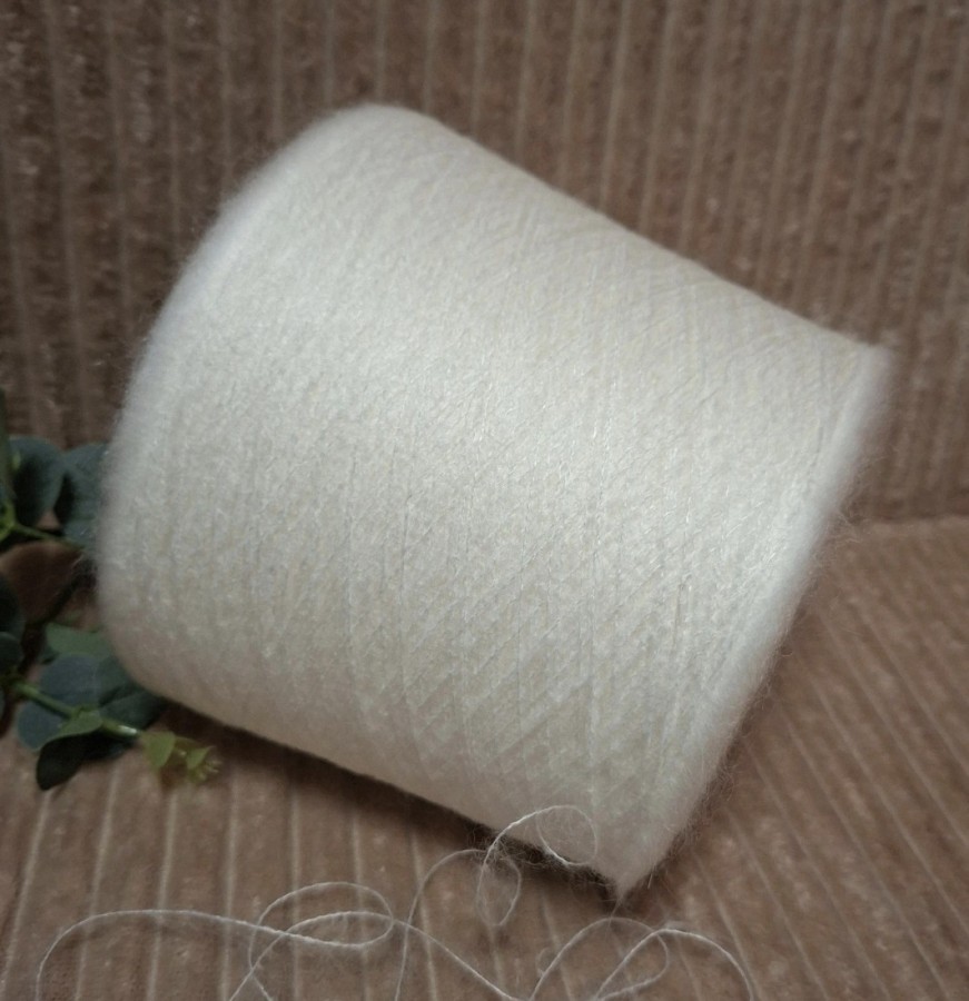 Moherio siūlai Virginia – balti ir pūkuoti (100 g)