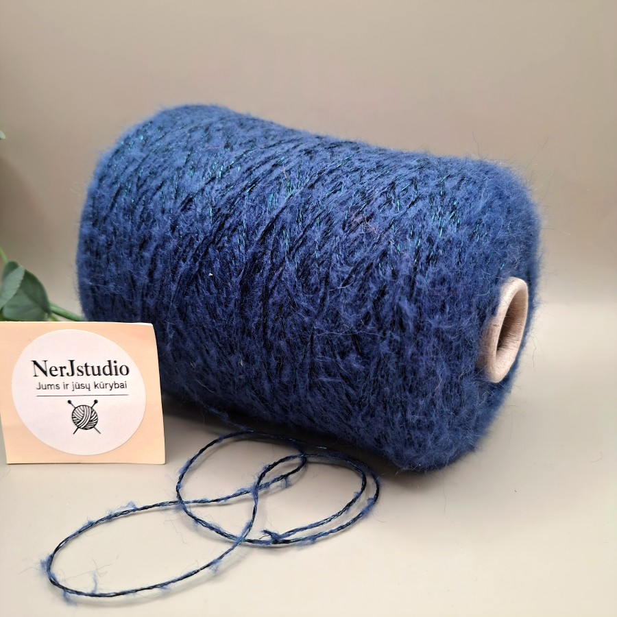 Faktūriniai siūlai – lengvi ir stilingi (100 g) Faktūriniai siūlai – lengvi ir stilingi (100 g)