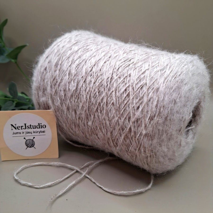 Faktūriniai siūlai – lengvi ir stilingi (100 g) Faktūriniai siūlai – lengvi ir stilingi (100 g)