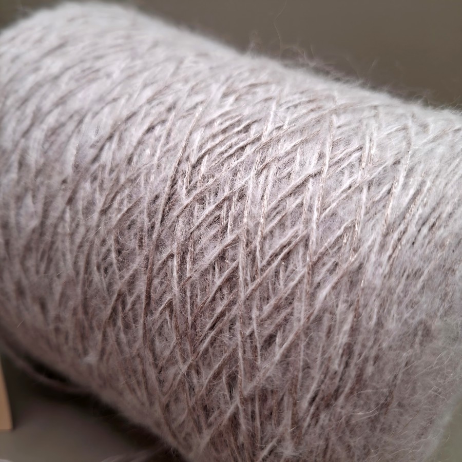 Faktūriniai siūlai – lengvi ir stilingi (100 g) Faktūriniai siūlai – lengvi ir stilingi (100 g)