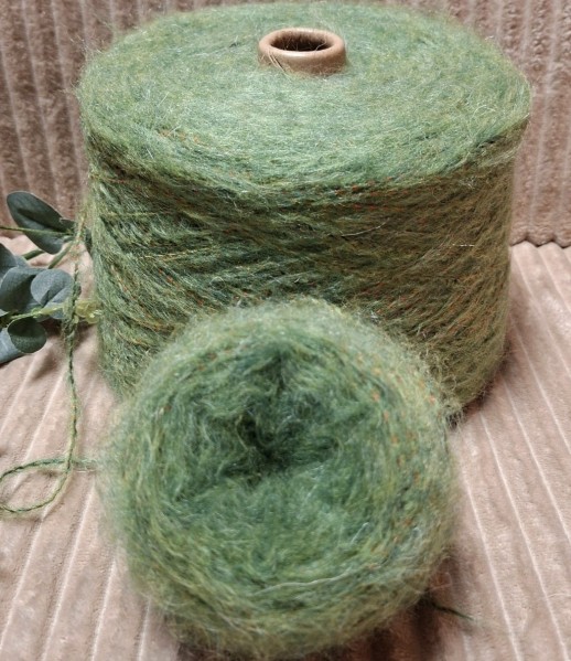 Alpakos vilnos siūlai – pūkuoti ir minkšti (100 g)