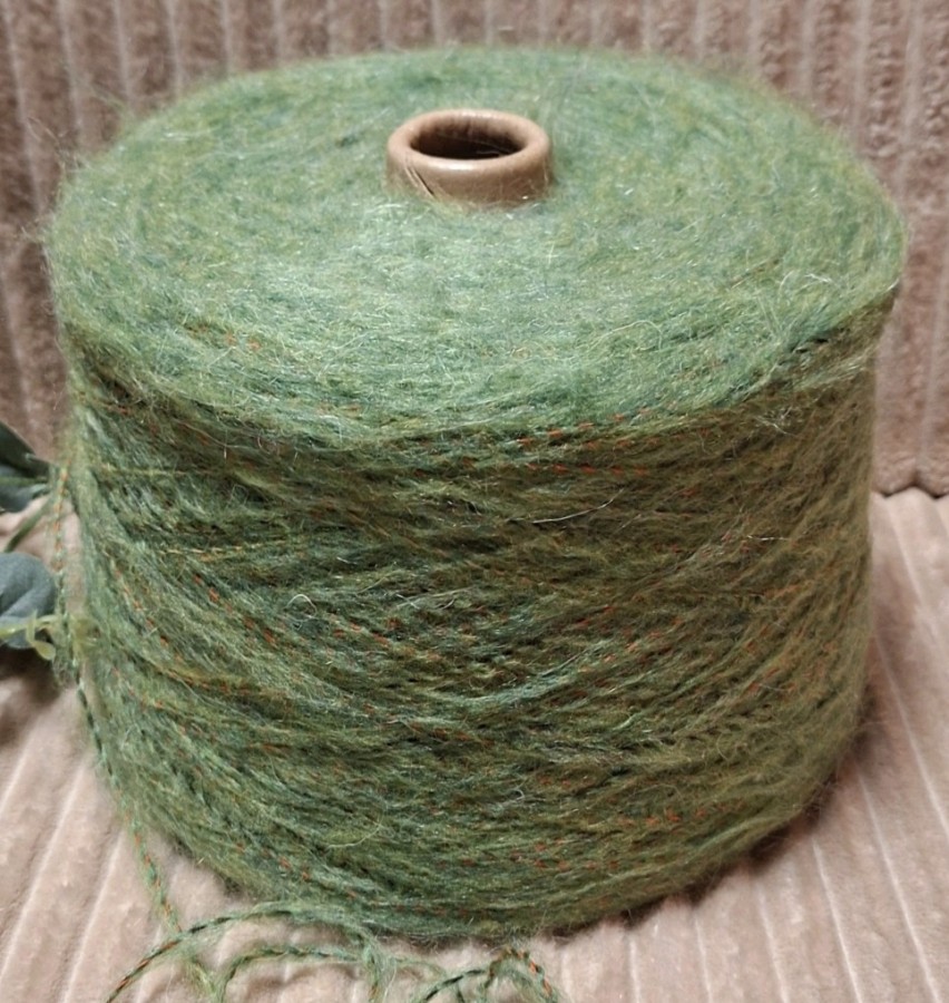 Alpakos vilnos siūlai – pūkuoti ir minkšti (100 g)