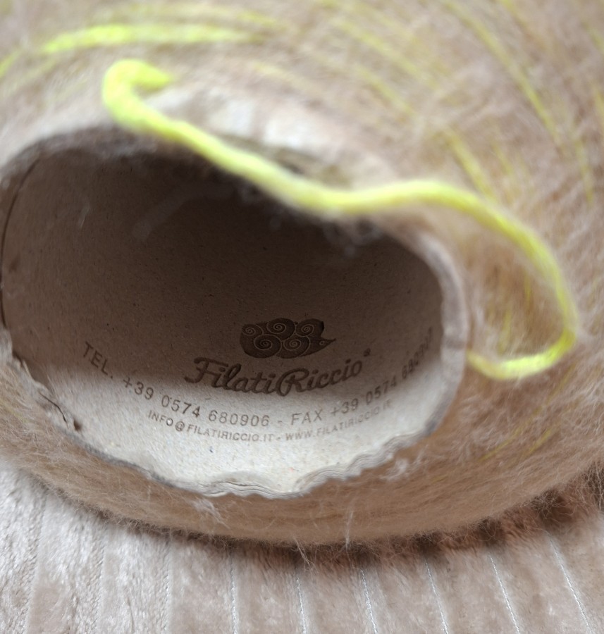 Pusvilnės siūlai – neoninė geltona virvelė su kakaviniu pūkeliu (100 g)