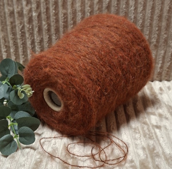 Pusvilnės siūlai – rudi „lapės“ su pūkeliu (220g)