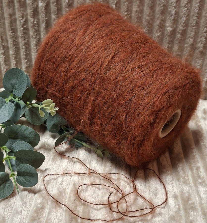 Pusvilnės siūlai – rudi „lapės“ su pūkeliu (220g)