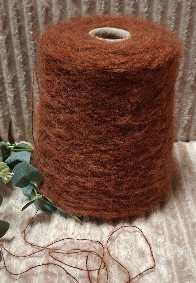 Pusvilnės siūlai – rudi „lapės“ su pūkeliu (220g)