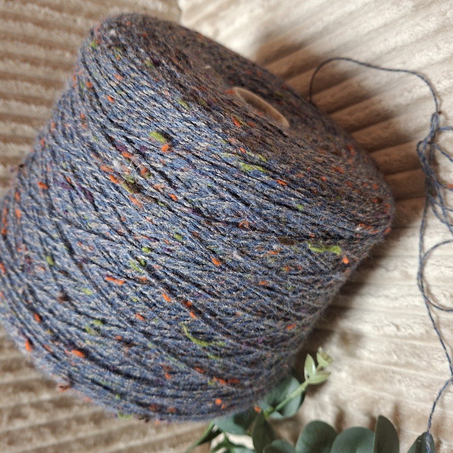 Pusvilnės siūlai – melsvos spalvos tvidas (100 g)