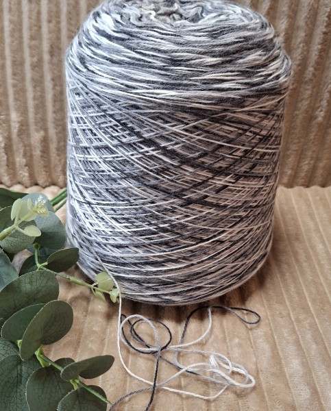 Vilnos siūlai – melanžiniai ir šilti (350 g)