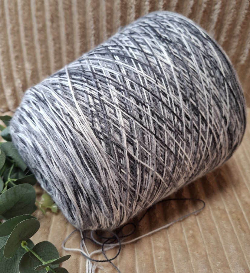 Vilnos siūlai – melanžiniai ir šilti (350 g)