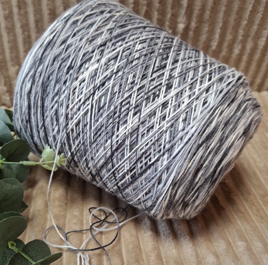 Vilnos siūlai – melanžiniai ir šilti (350 g)