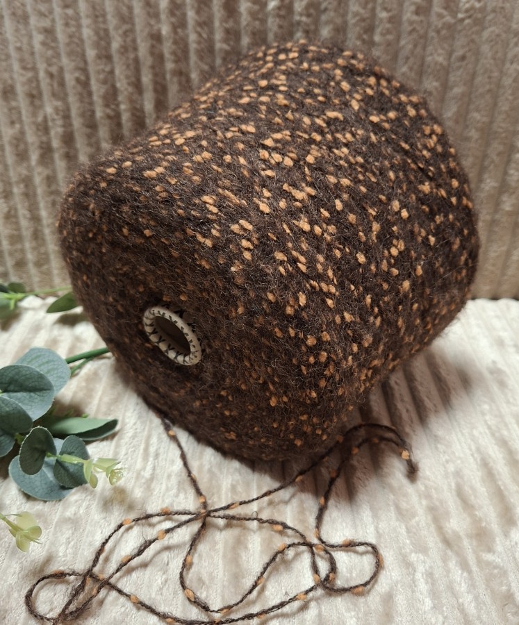 Pusvilnės siūlai – tamsiai rudi su rusvais burbuliukais (100 g)