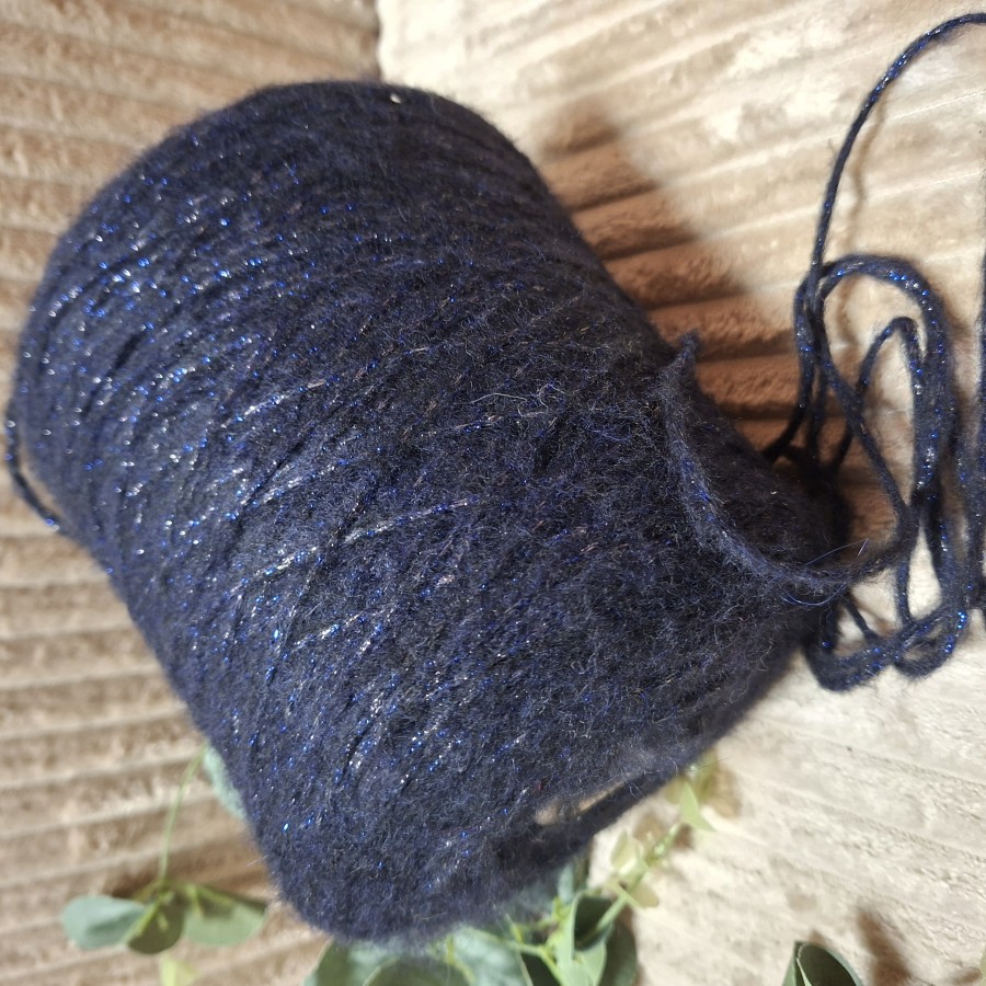 Pusvilnės siūlai su liureksu – mėlynas blizgantis (100 g)