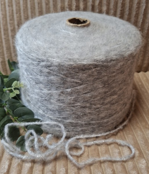 Pusvilnės siūlai su liureksu – pilki su sidabriniu blizgesiu (100 g)