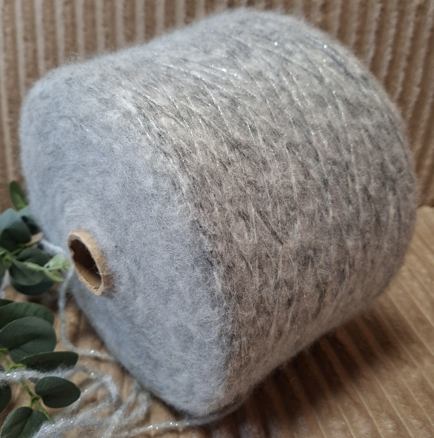 Pusvilnės siūlai su liureksu – pilki su sidabriniu blizgesiu (100 g)