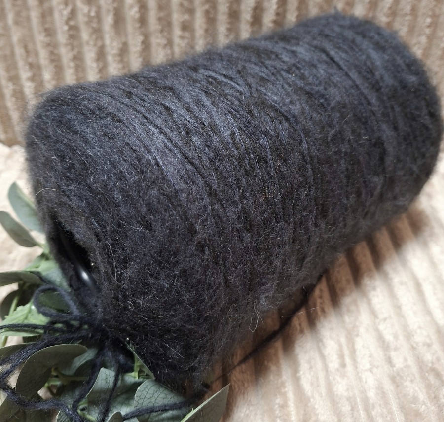 Pusvilnės siūlai su merinu ir moheriu – juodai mėlyni (100 g)