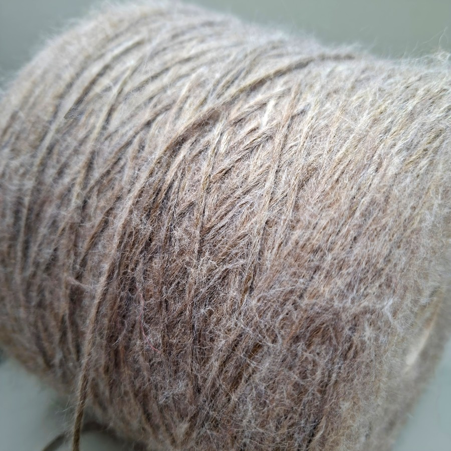 Pusvilnės siūlai – ruda virvelė su kapučino pūkeliu RINGO (100 g) Pusvilnės siūlai – ruda virvelė su kapučino pūkeliu RINGO (100 g)