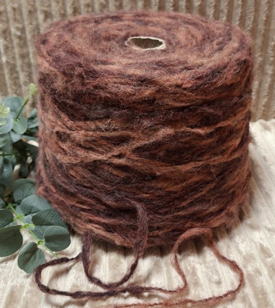 Pusvilnės siūlai – melanžiniai bordo, raudoni ir sendintos rožės (100 g)