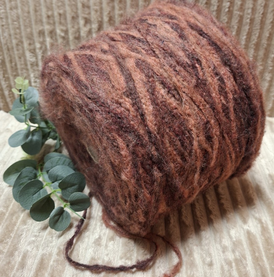 Pusvilnės siūlai – melanžiniai bordo, raudoni ir sendintos rožės (100 g)