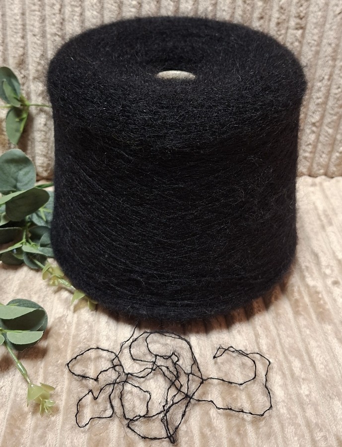 Moherio siūlai – juodi, purūs ir lengvi (50 g)