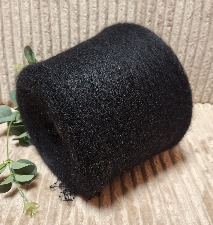 Moherio siūlai – juodi, purūs ir lengvi (50 g)