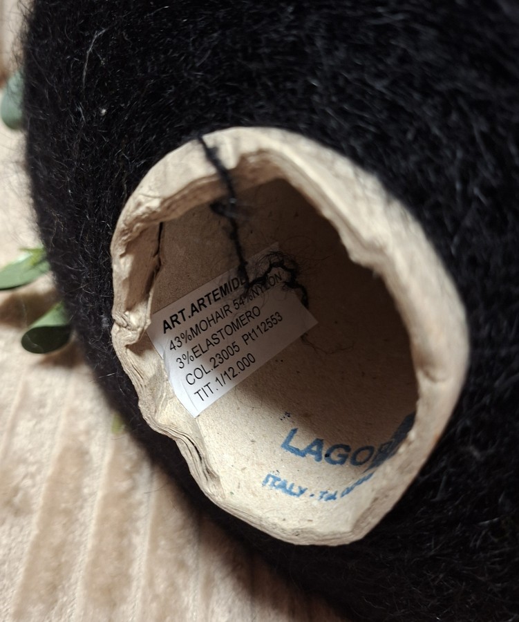 Moherio siūlai – juodi, purūs ir lengvi (50 g)