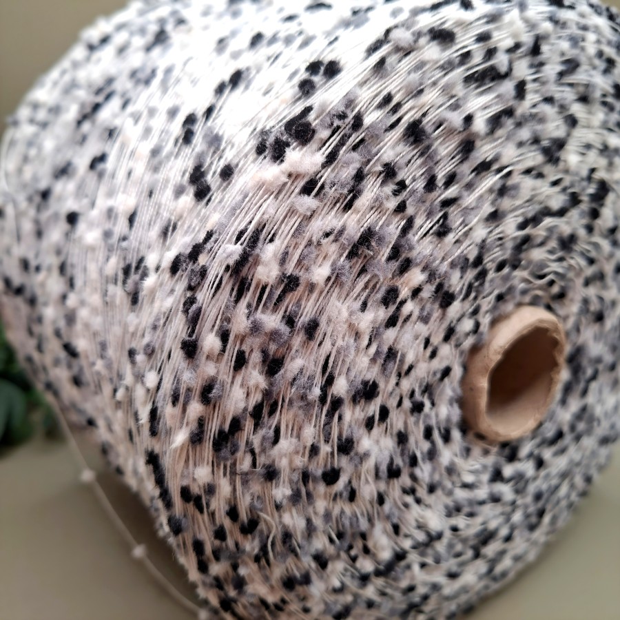 Tekstūriniai siūlai – išraiškingi ir modernūs FANTASIA POMPON (100 g)